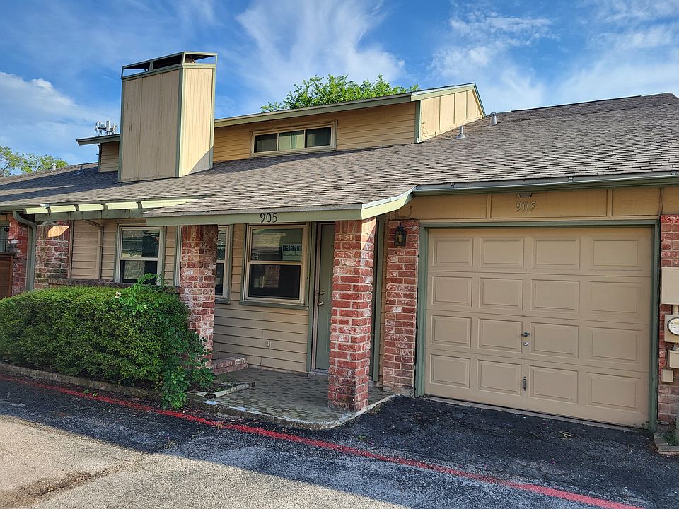 HOA maintained exterior with spacious one car attached garage.