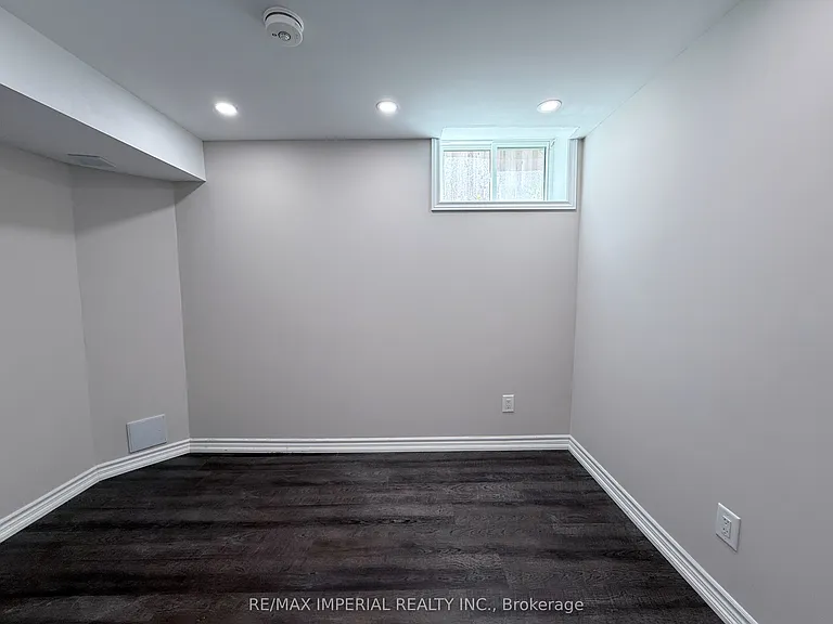 17 Deerwood Cres — Photo 16