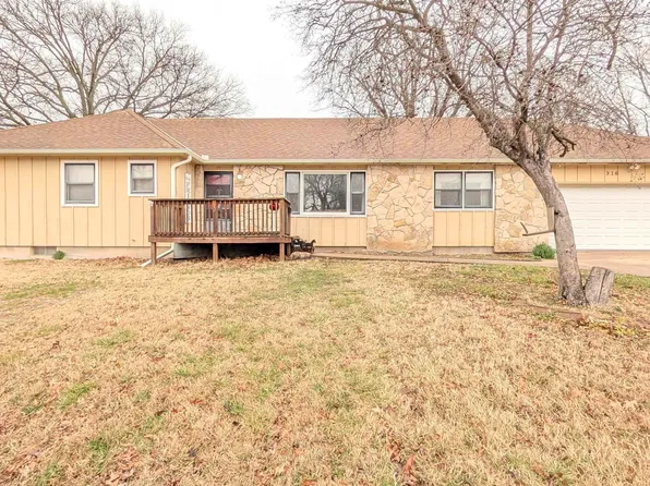 916 W 7th Ave, Emporia, KS 66801