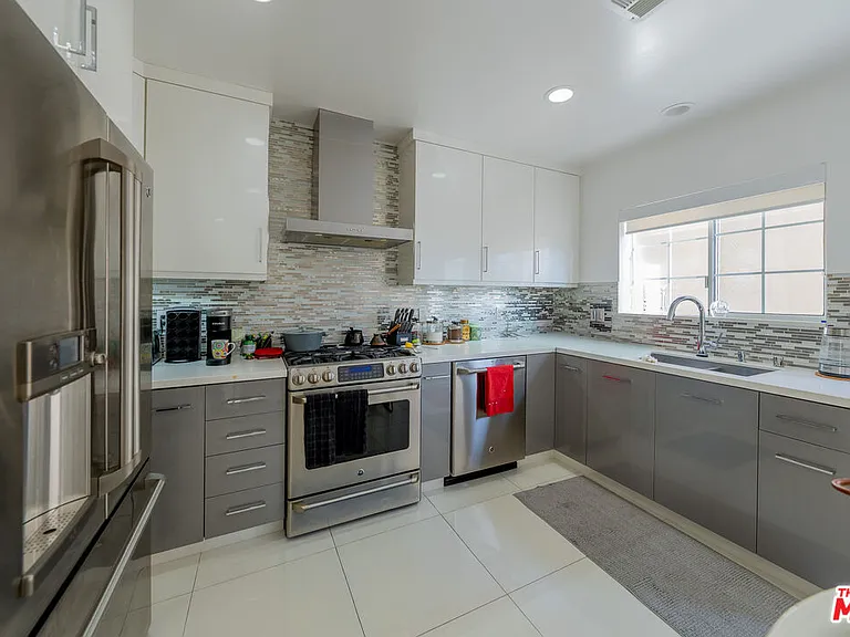 2256 Montrose Ave #2 — Photo 5