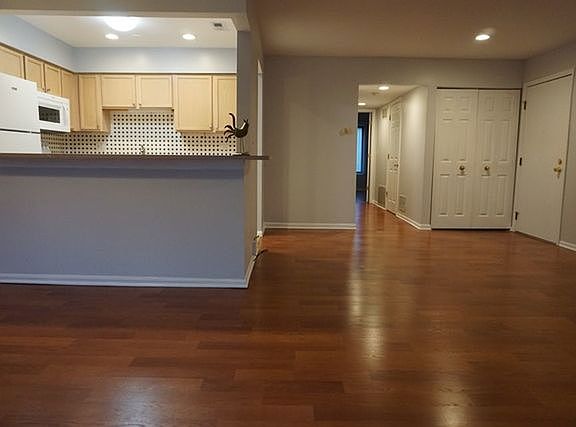 2nd image of 274 W Court Of Shorewood APT 1A