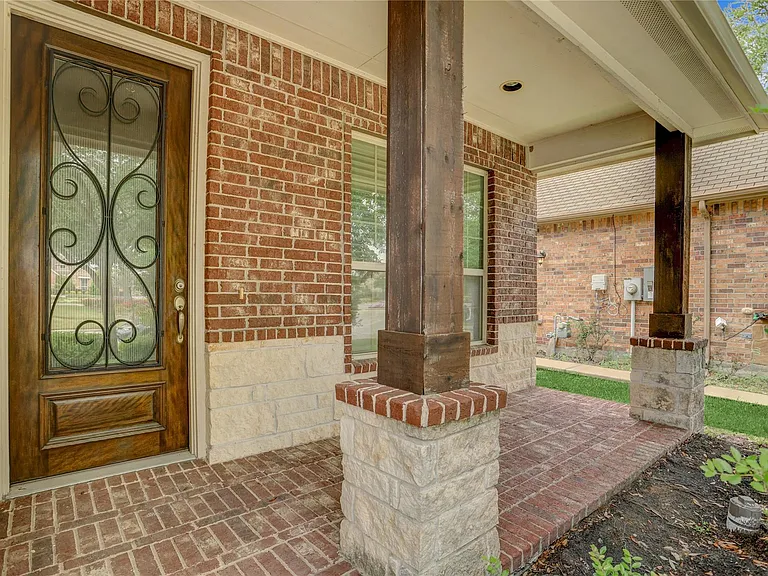 606 Sabinal St — Photo 3