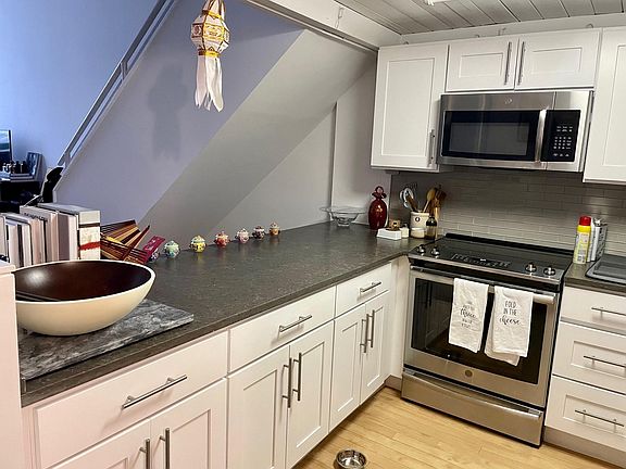 3rd image of 2315 Walnut St #731