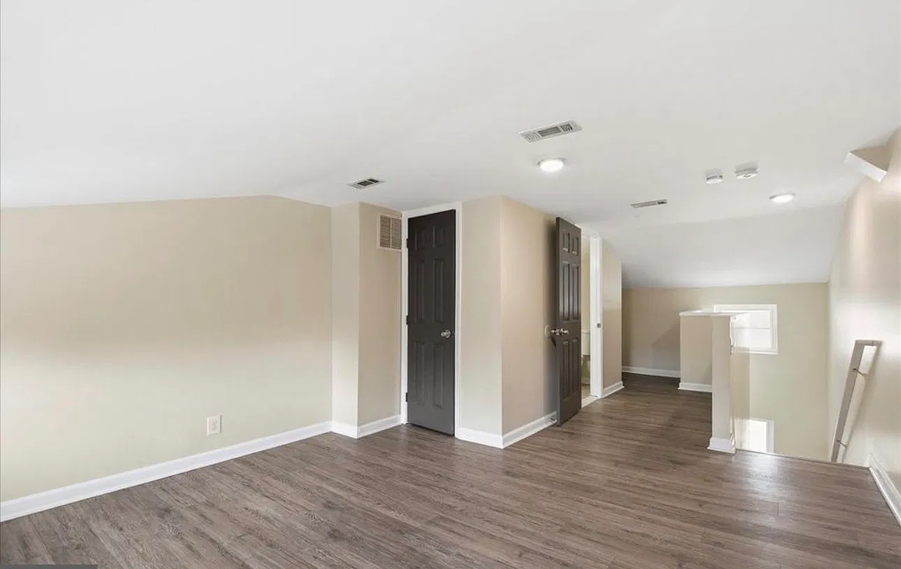 3 bed, 1200 sqft, $2,100 — Photo 1