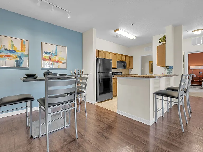 West 10 — Photo 30