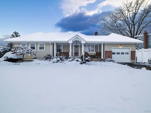 2934 Kinloch Road, Wantagh, NY 11793