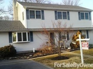 353 Kurzon Rd, West Islip, NY 11795