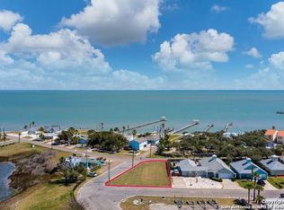 2717 Lakeview Dr, Rockport, TX 78382