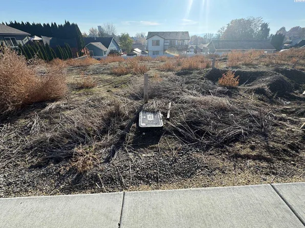 898 Ellen Ln, Zillah, WA 98953