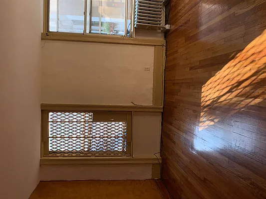 Rented by Chartwell Manhattan Realty | media 30