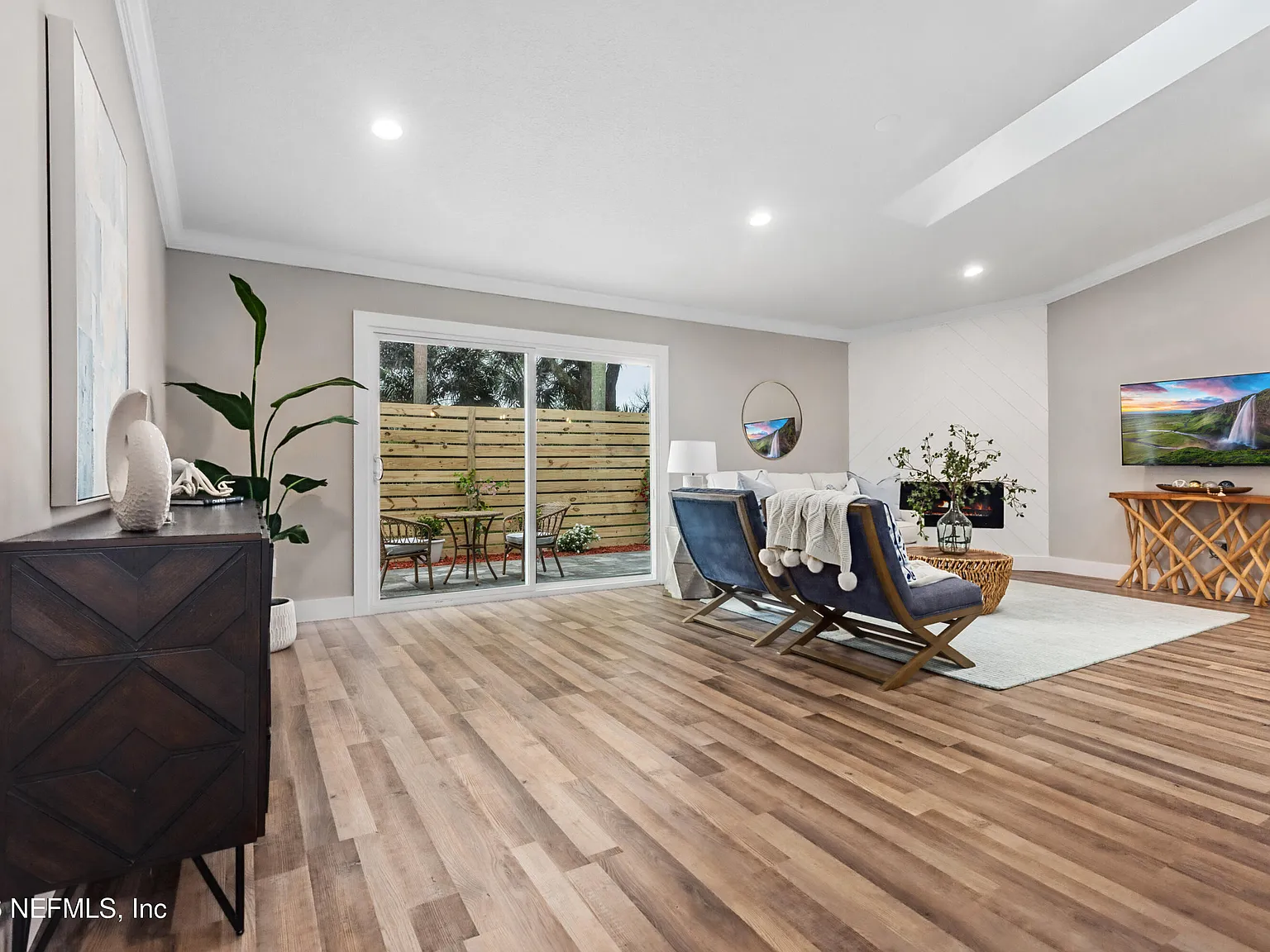 3 bed, 2.0 bath, 1436 sqft, $3,200 — Photo 3