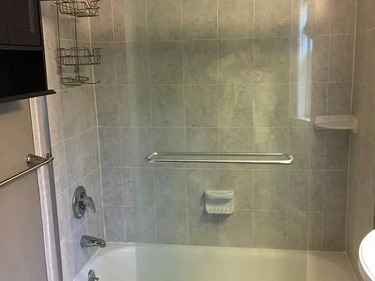 shower/tub with glass door