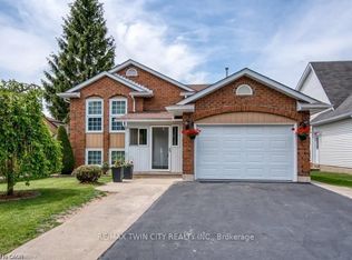 23 Westchester Dr, Kitchener, ON N2B 3T1