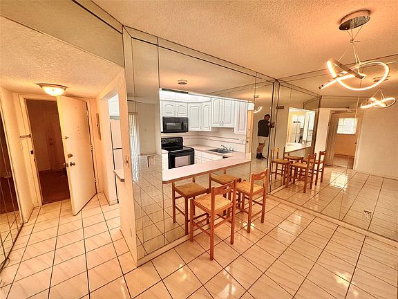 4th image of 259 S Cypress Road #509