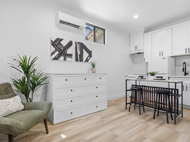 4421 Phelan Ave #B — Photo 5