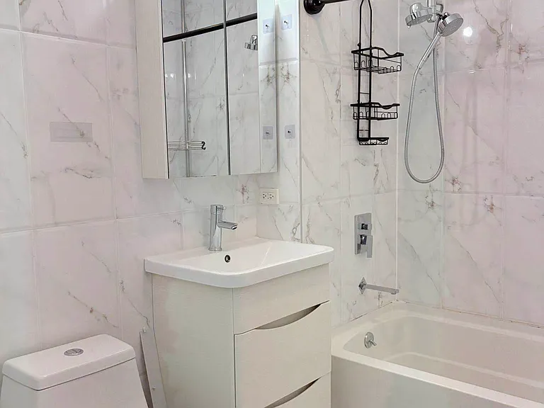 631 E 18th St #5E — Photo 7