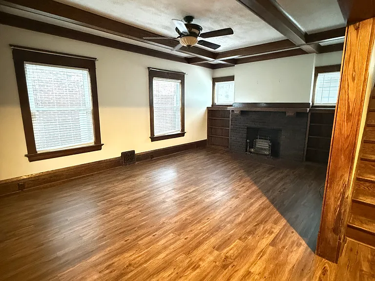 333 Laurel Blvd — Photo 2