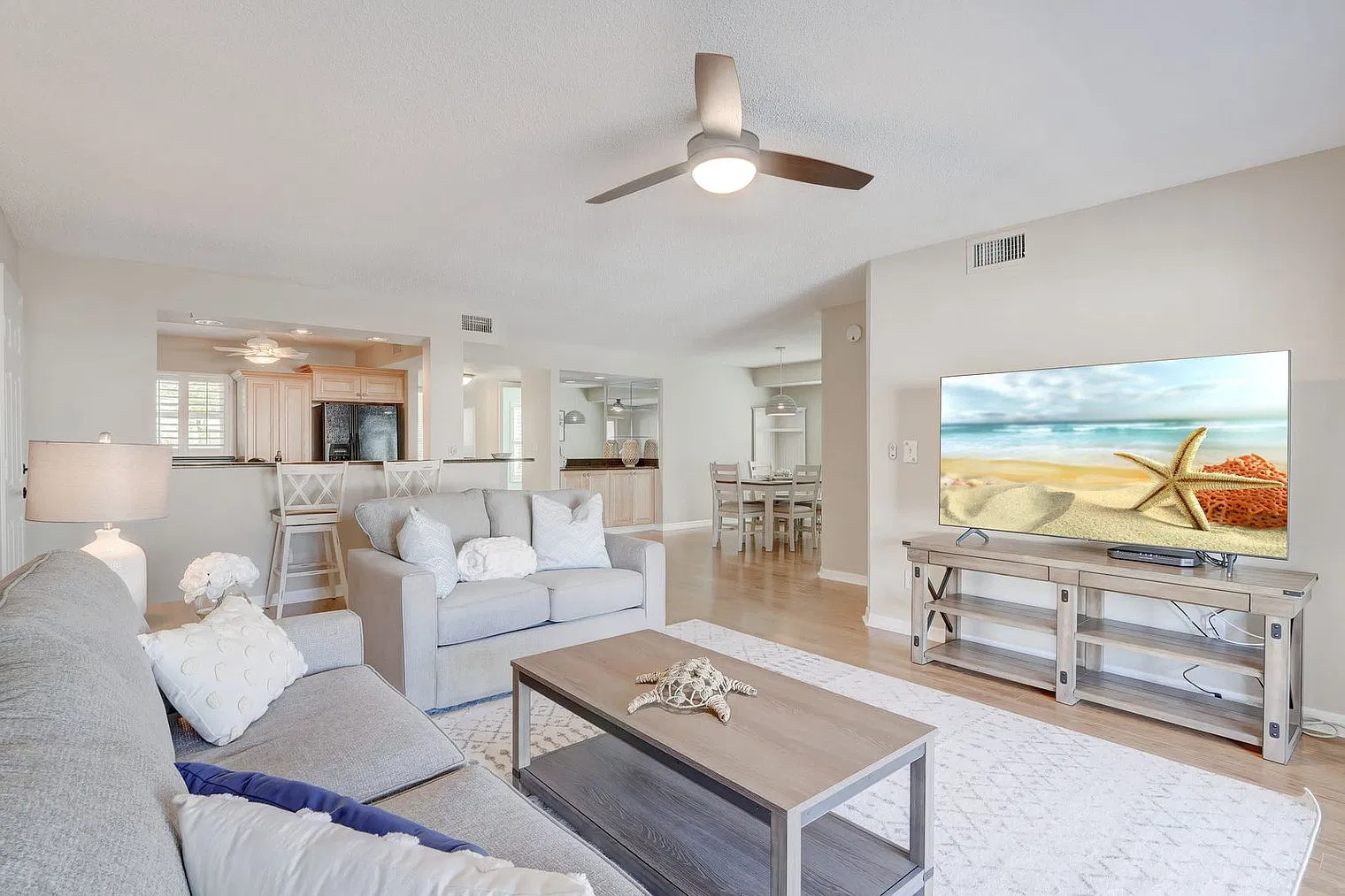2 bed, 2.0 bath, 1377 sqft, $6,724 — Photo 2