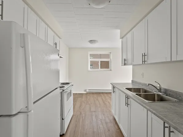 Da Vinci Tower and Mildon Tower Apartments, 3170 Donnelly St, Windsor, ON N9C 1M2