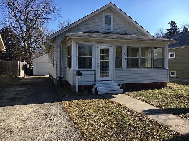 1st image of 908 Talma St