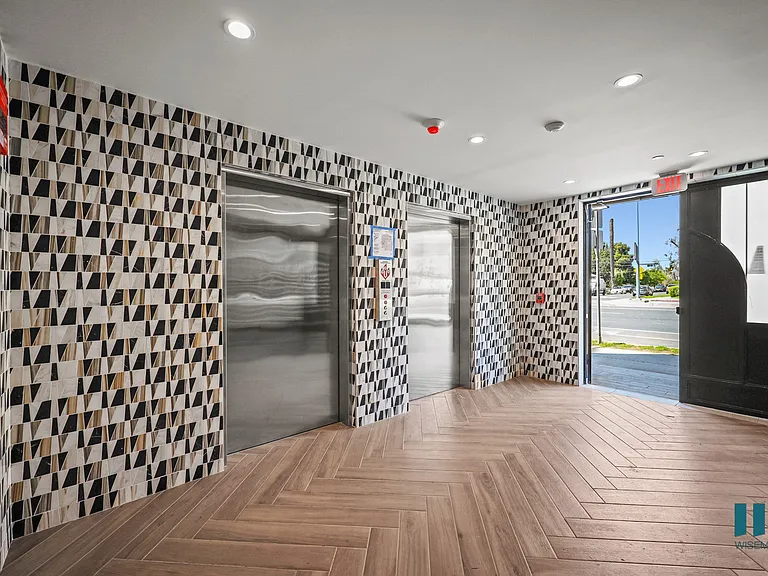 Front Lobby of Venice Wave