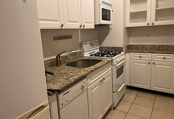 Rented by REAL New York | media 3