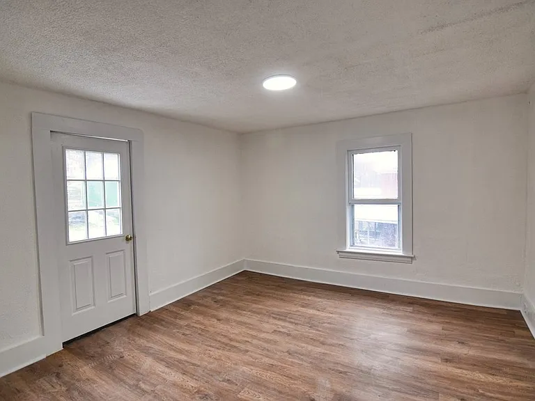 305 Hone Ave — Photo 12