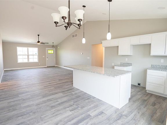 3rd image of 603 Somerset Dr