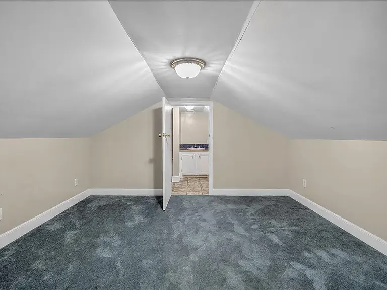 1032 Lynch Rd — Photo 8