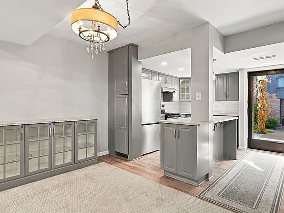 5th image of 23 Foster Sq