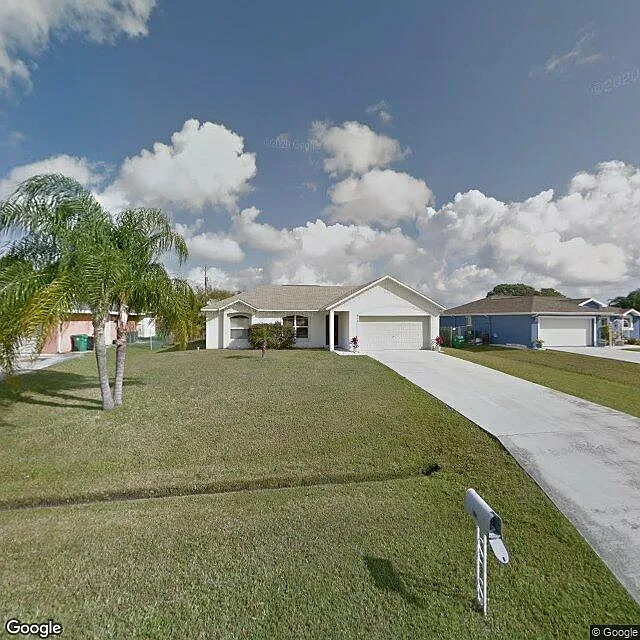 Beautiful 3/2/2 Home avail10/15/26, 34983, screened porch and fenced yard — Photo 1