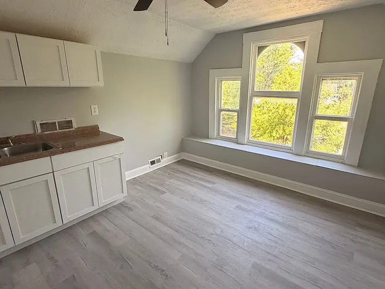 4140 W Broadway — Photo 3