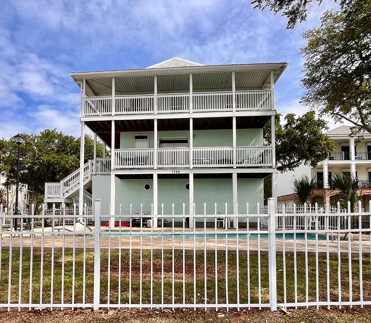 Building Photo - 1496 Beach Blvd #E