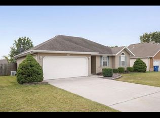 604 E Gallup Hill Rd, Nixa, MO 65714