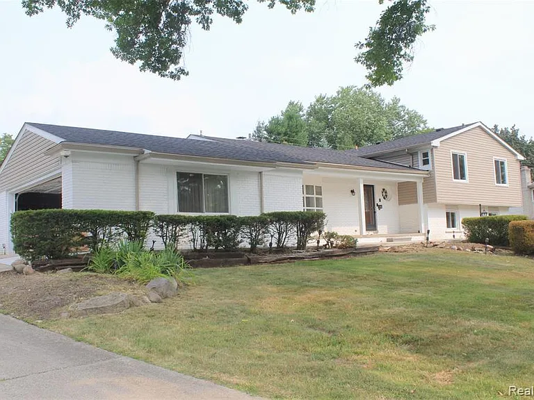 7246 Saint Auburn Dr — Photo 2