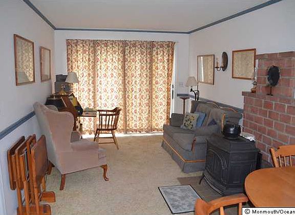 4th image of 905 Bergen Pl