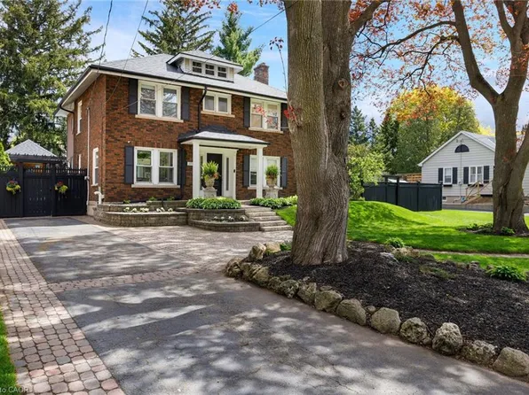 373 Rossmore Blvd, Burlington, ON L7N 1R9