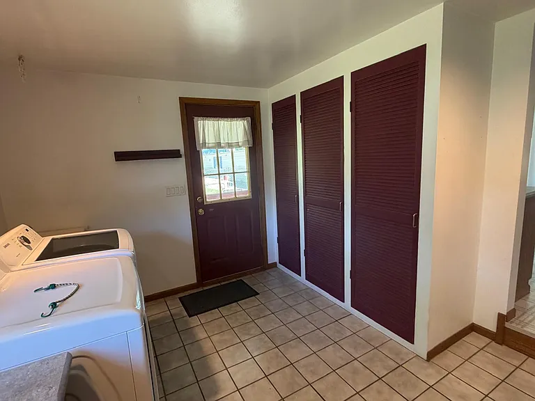 7101 Reynolds Rd — Photo 9