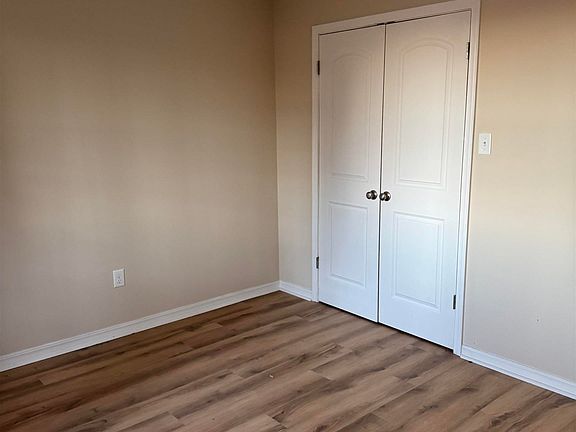 5th image of 761 Sheila St