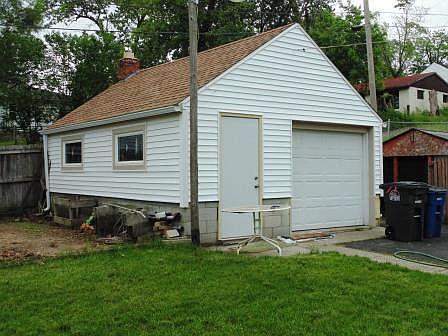 2nd image of 2565 Newton St