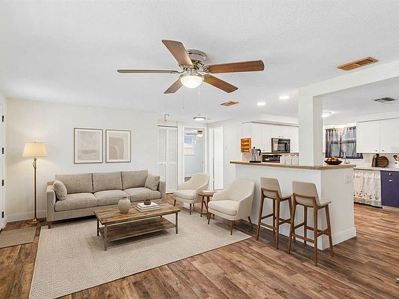 2nd image of 1056 Tamarac Dr