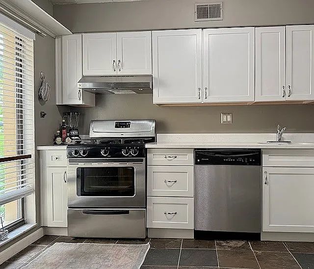 A very comfortable kitchen with all the necessary equipment: a gas stove, microwave, refrigerator, a sink with a waste disposer, new cabinets, and a convenient layout