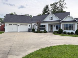 1425 E 10th St, Cookeville, TN 38501