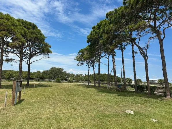 207 W Taylor Ave, Port O Connor, TX 77982