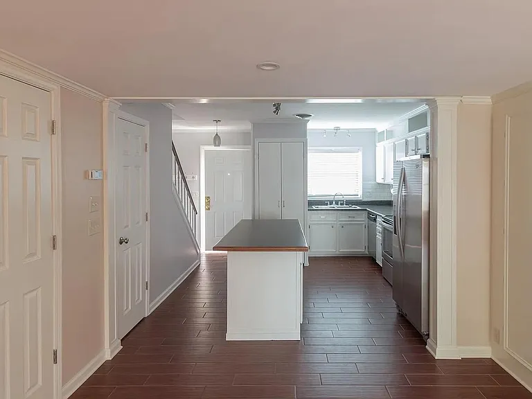 3000 Golden Rd #7 — Photo 7
