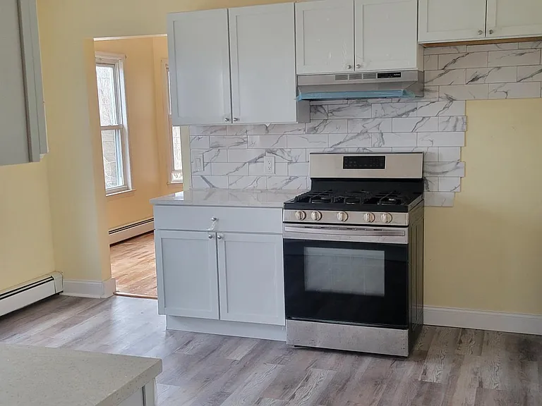 371 Congress Ave #3 — Photo 6