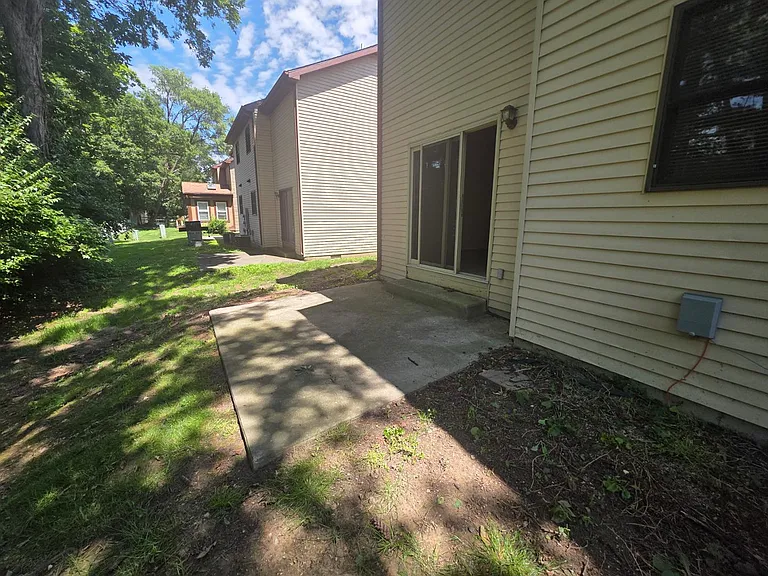 1009 Valley Side Dr — Photo 21