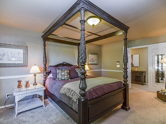 Master Bedroom / Hallway