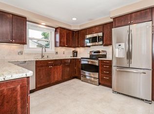 34 Pleasant St APT 1, Wellesley, MA 02482
