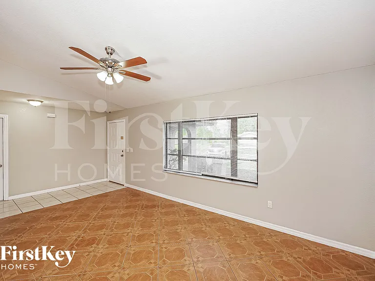 522 Beal St NW — Photo 4